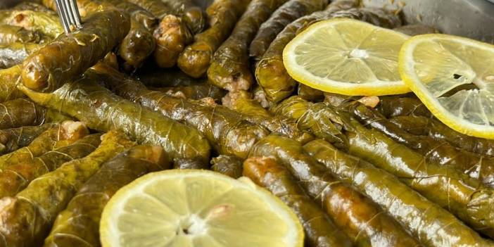 İçi tane tane oluyor ve asla lapa kalmıyor; Yaprak sarma pişirirken bilmeniz gereken tüyo