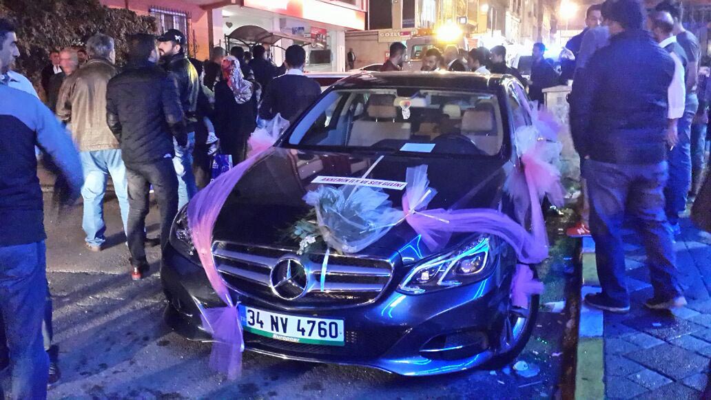 Otomobili kavga ettiği kişilerin üzerine sürdü