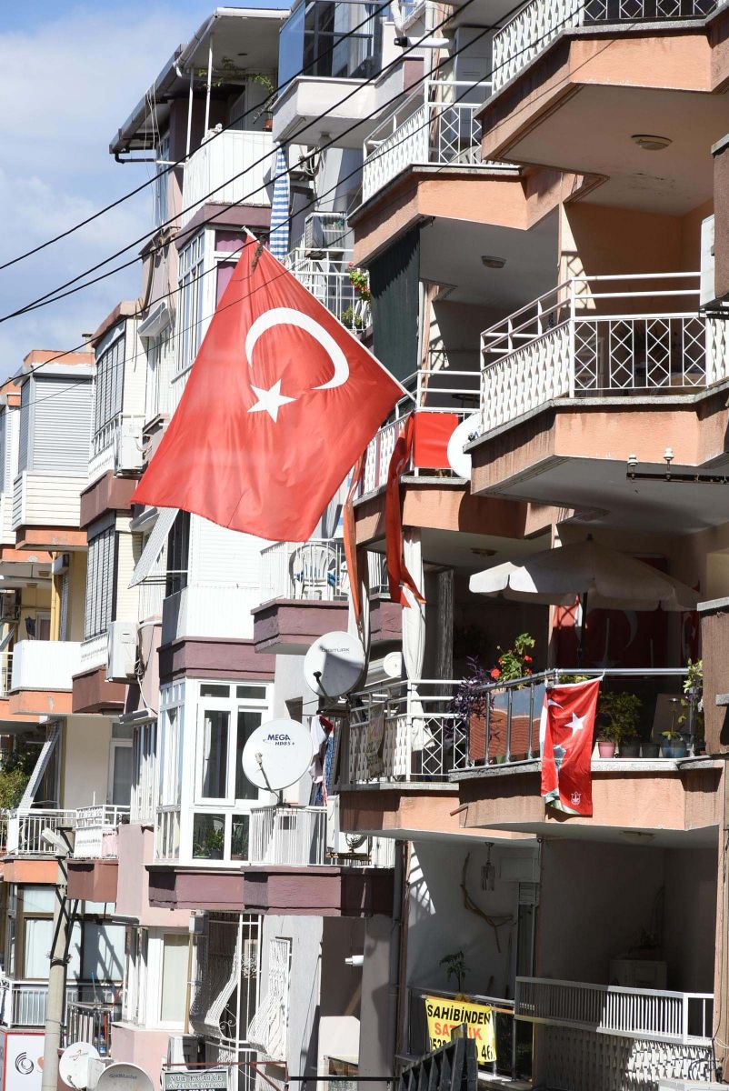 İzmir'de ay- yıldızlı mesaisi