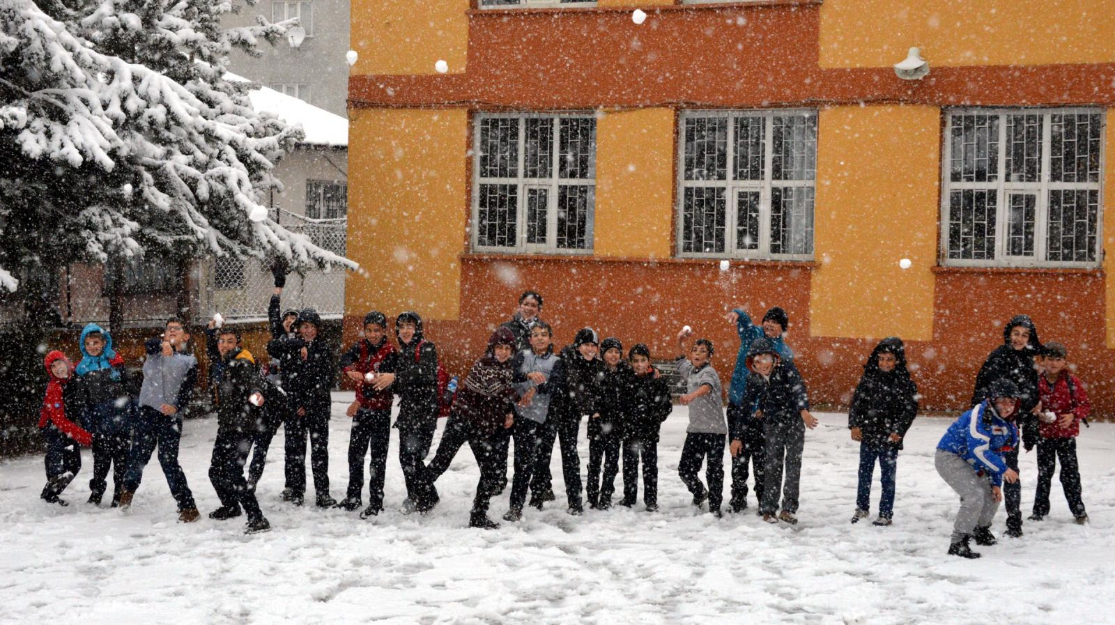 Doğu kar altında