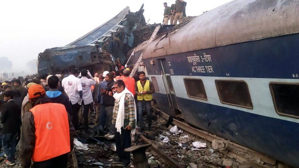 Hindistan'da tren faciası: En az 90 ölü 150 yaralı