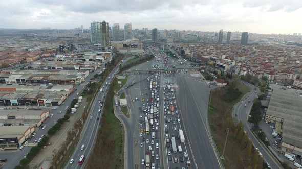 'Serbest geçiş'in başladığı Mahmutbey Gişelerde yoğunluk