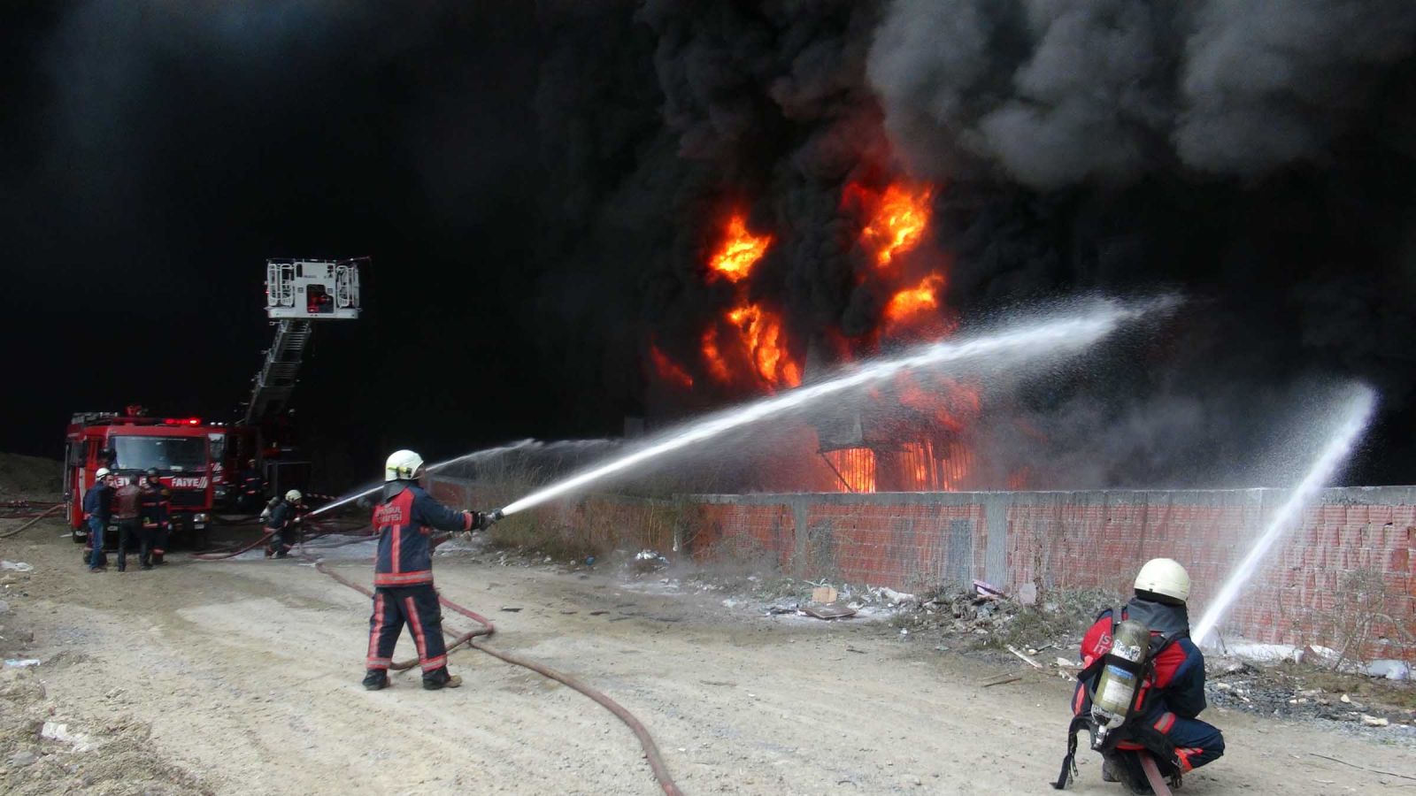 Bayrampaşa'da korkutan yangın