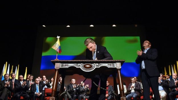 Kolombiya'da yarım asırdır süren savaşın sona ermesi resmen onaylandı