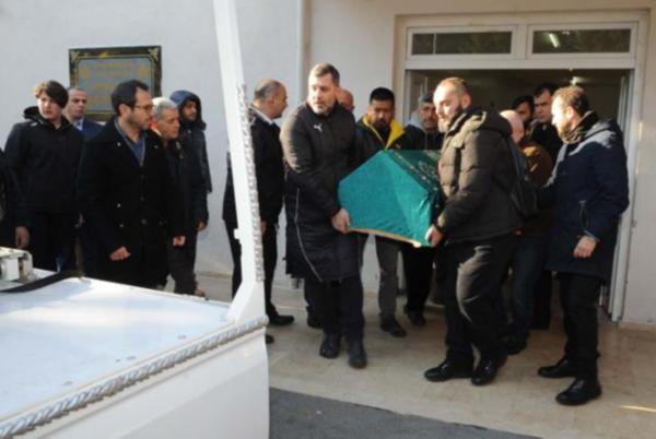 Erdal Tosun son yolculuğuna uğurlandı; Salon gözyaşlarına boğuldu