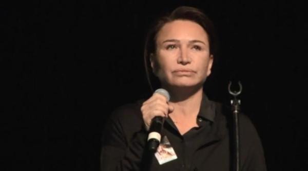 Erdal Tosun son yolculuğuna uğurlandı; Salon gözyaşlarına boğuldu