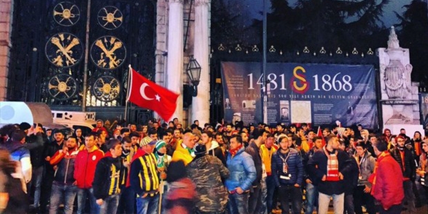Çarşı 19:23'te yürüyüşe geçti