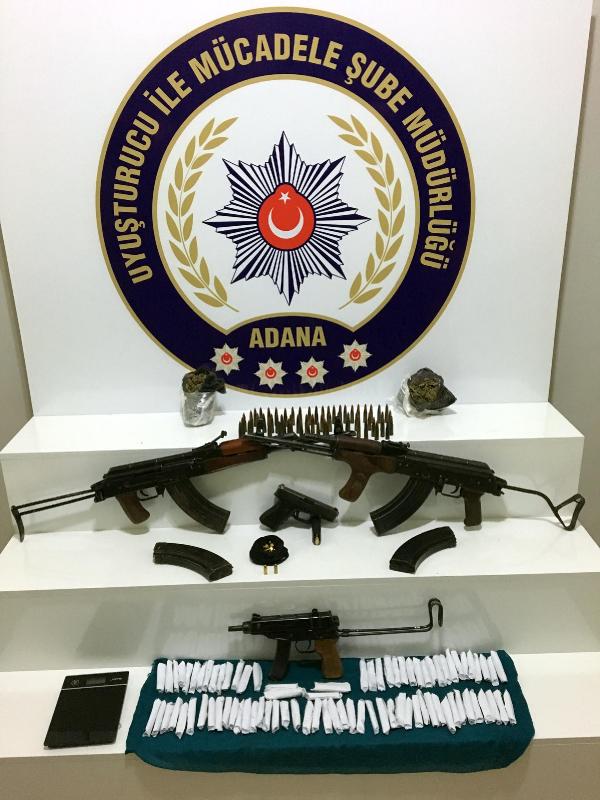 Uyuşturucu operasyonunda Kalaşnikof ve Glock ele geçirildi