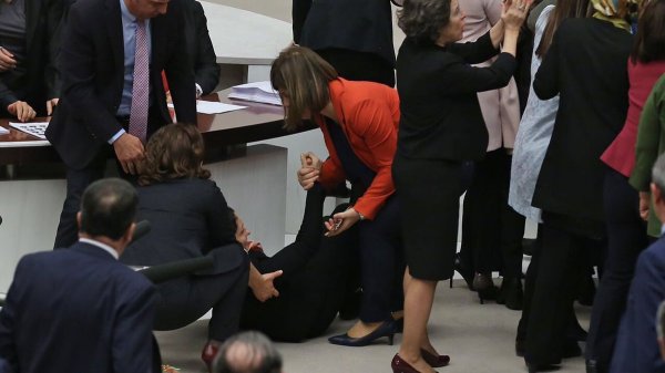 TBMM'de kadın vekiller arasında kavga