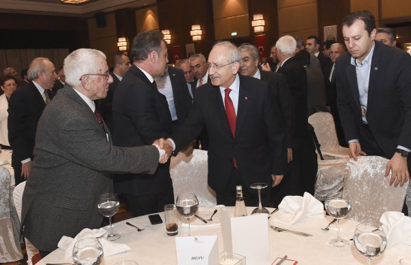 CHP lideri CHP'nin eski yöneticileri ile buluştu 'hayır' için destek istedi