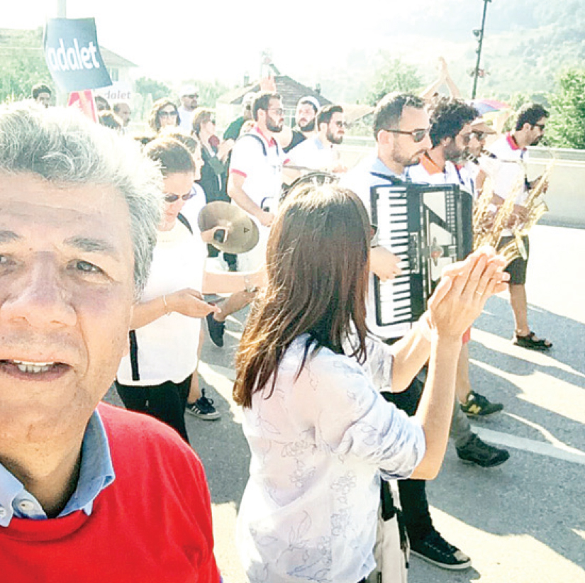 Yürüyüş İstanbul&#039;da... bir alkış da sen tut