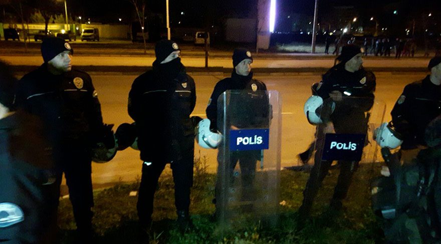 Bursa&#039;da gergin dakikalar... Polis müdahale etti