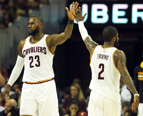 Lebron James maçta ağzını bozdu... Taraftarlara...