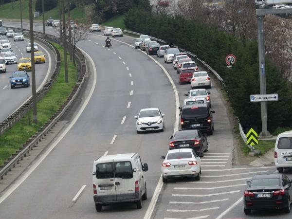 Emniyet şeridinde ‘ters gitme’ konvoyu