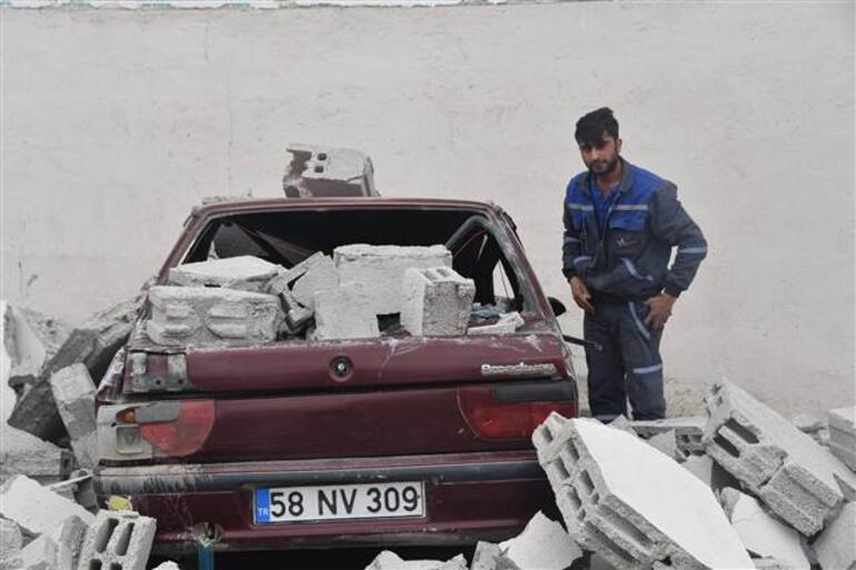 Fırtına duvar yıktı; araçlar hasar gördü... Otomobilini görünce şoke oldu