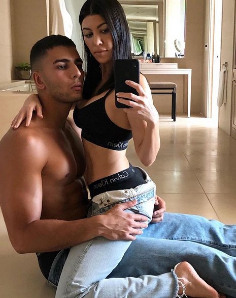 Kardashian’dan sevgili kucağında reklam!