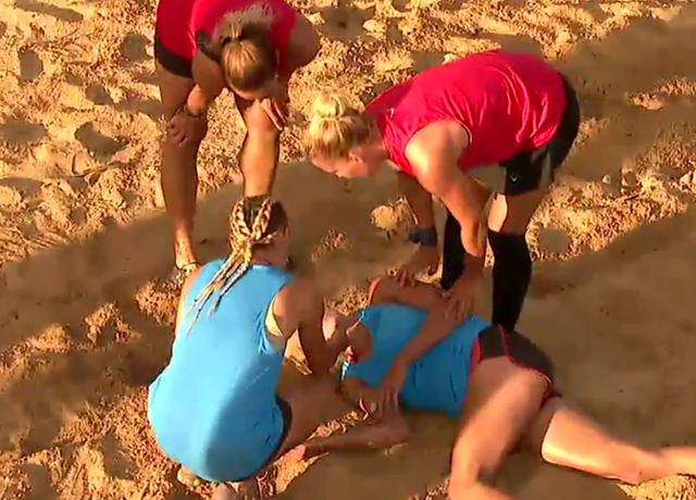 Survivor'da başına darbe aldı sakatlandı!