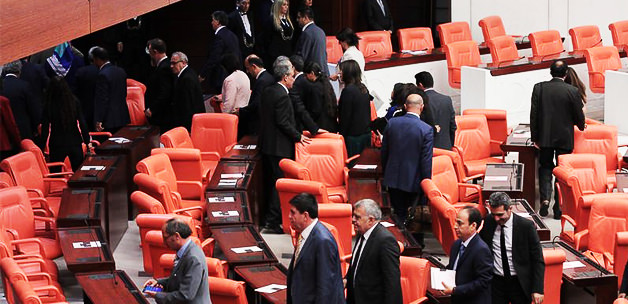 Erdoğan Meclis&#039;i terk etti