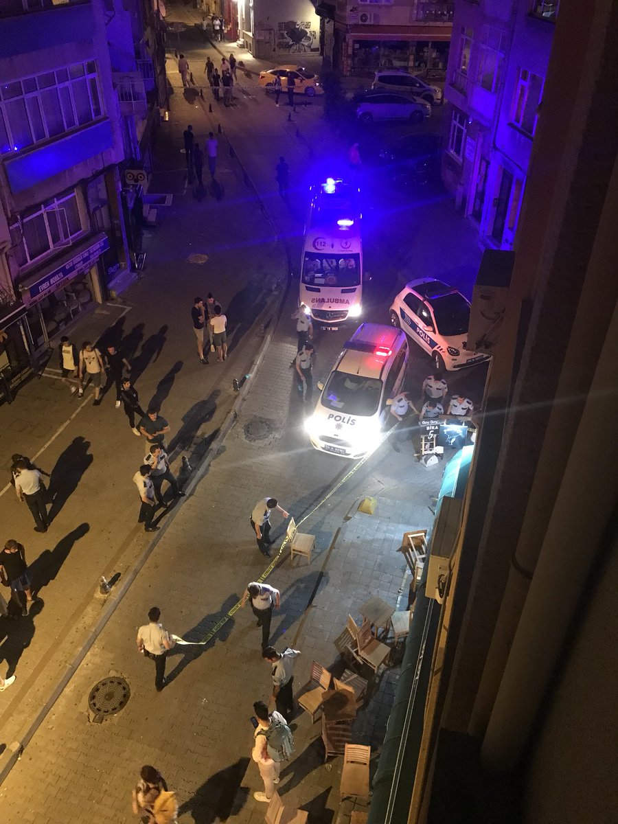 Kadıköy&#039;de barda oyuncuya saldırı, hastanelik edinceye kadar dövdüler...