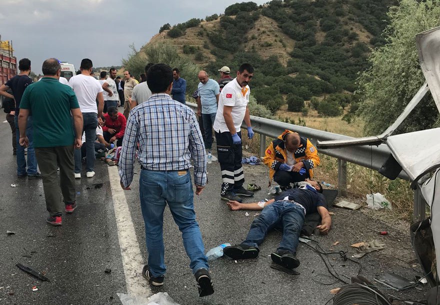 Feci kaza! Ölüler ve çok sayıda yaralı var