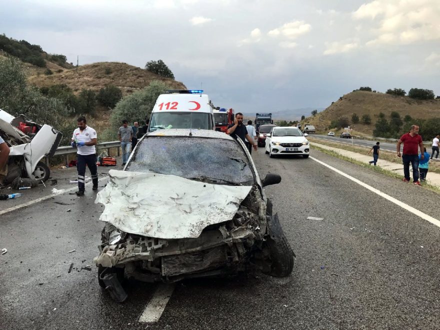 Feci kaza! Ölüler ve çok sayıda yaralı var