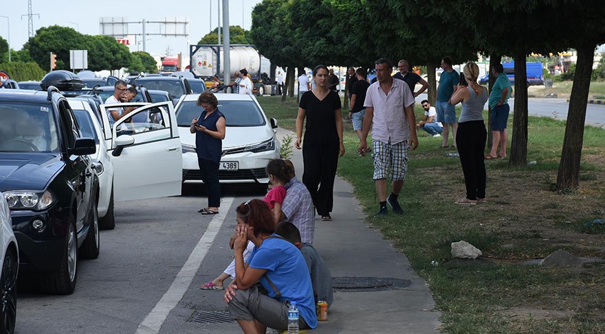 Bayram trafiği erken başladı, kuyruk 3 kilometreyi geçti