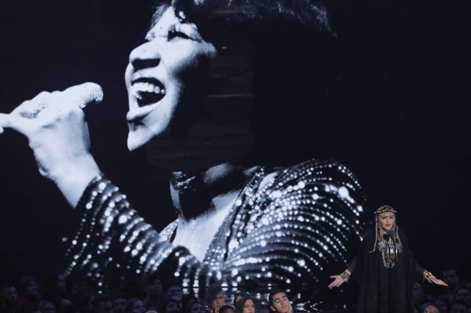 Madonna, Aretha Franklin&#039;i andı; ‘soul müziğin kraliçesi&#039;nden çok kendinden bahsetti