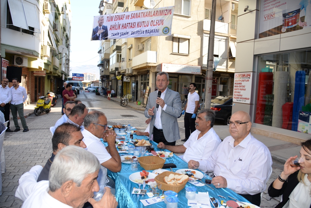 Huzuru gören Menemen’e geliyor…