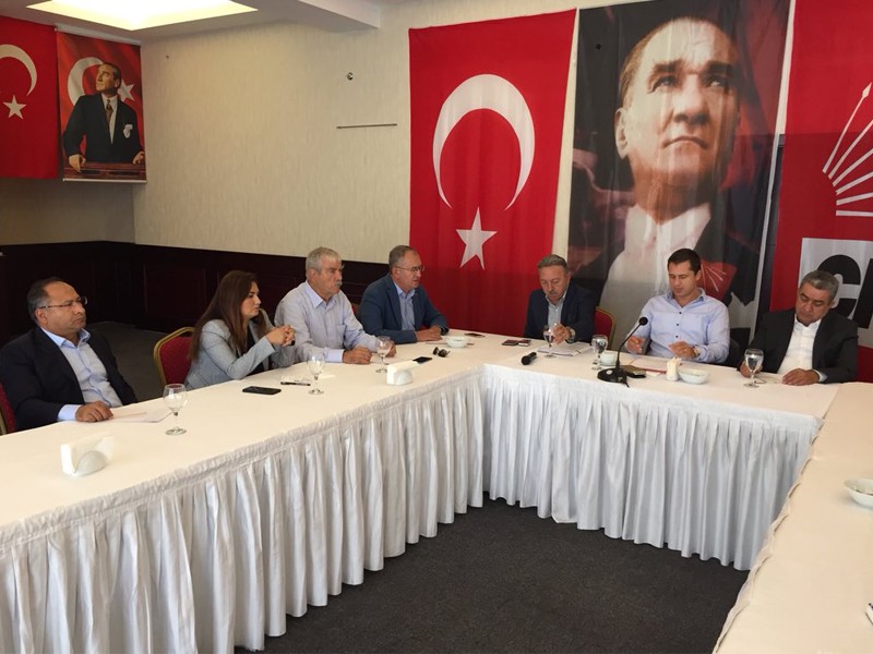 CHP İzmir'de vekillerle seçim zirvesi