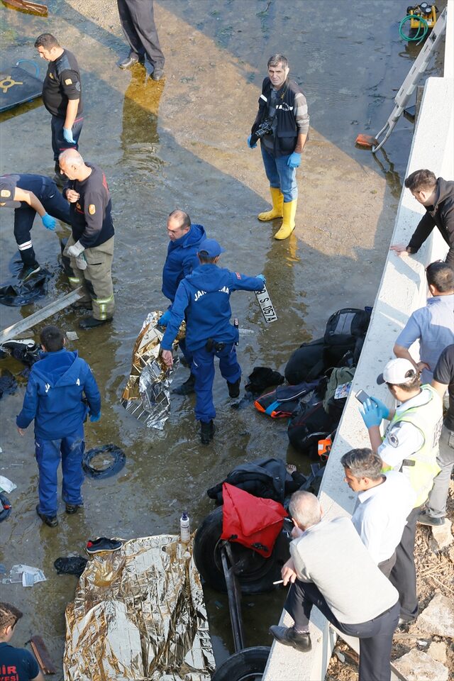 İzmir&#039;de katliam gibi kaza 22 ölü