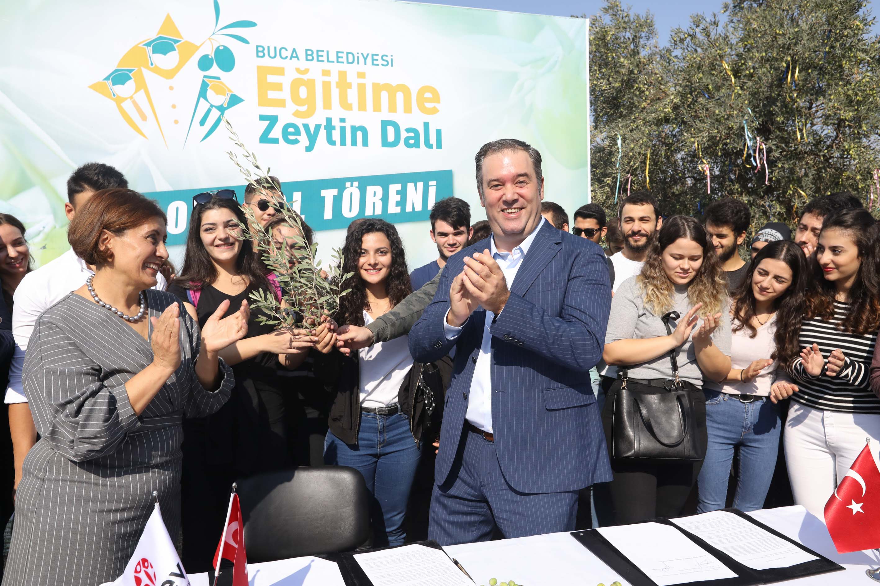 Buca&#039;da eğitime 1 milyonluk &#039;zeytin dalı&#039;