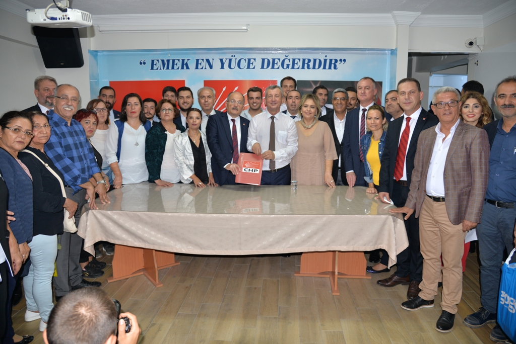 Şahin'den Menemen'de miting gibi adaylık açıklaması