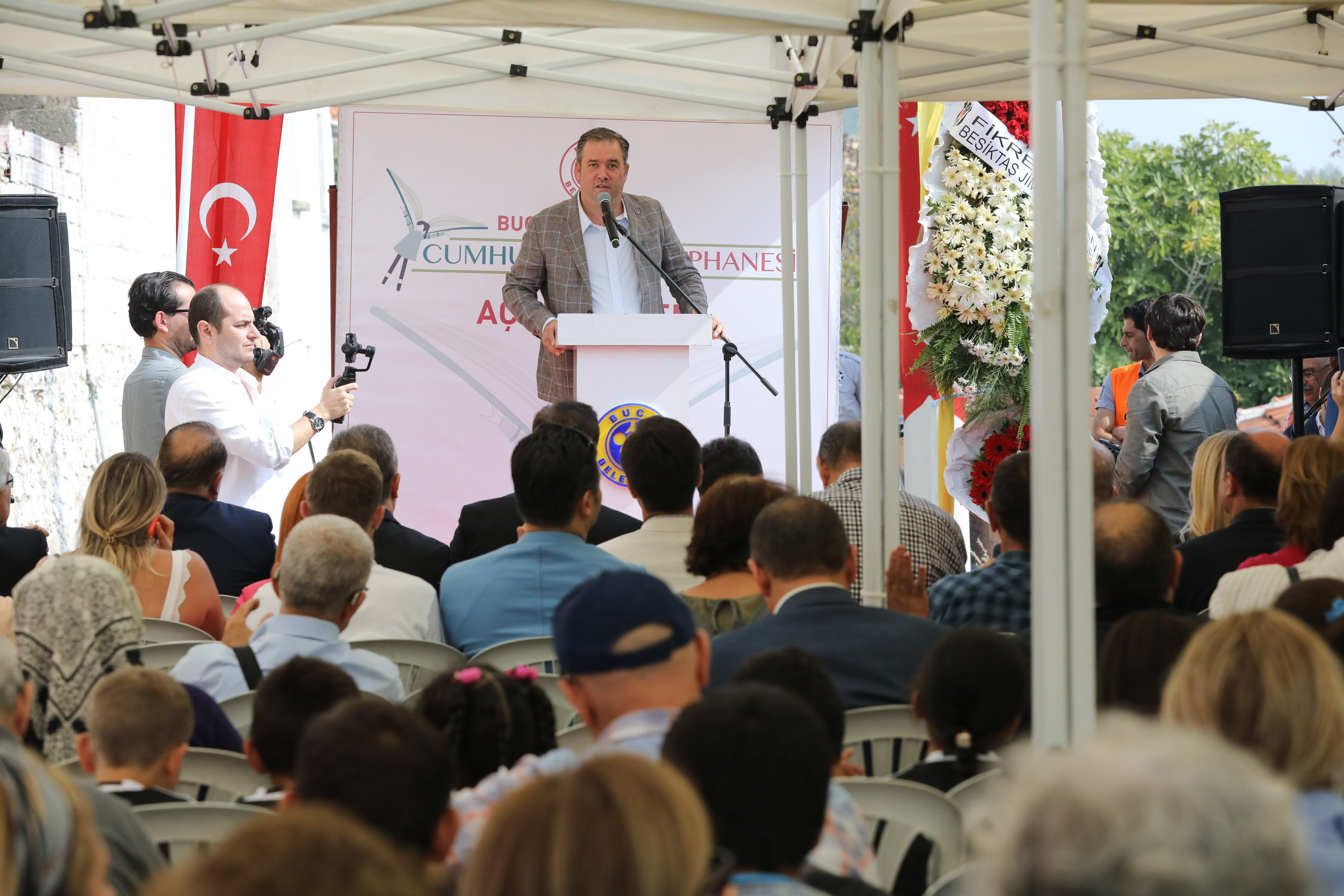 Buca&#039;ya yakışır Cumhuriyet Kütüphanesi