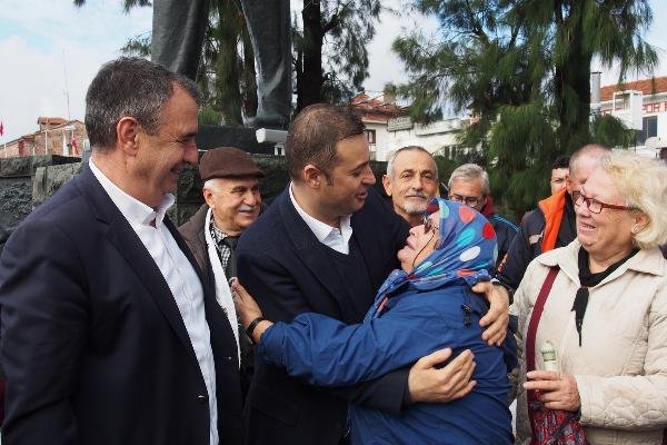 CHP'nin Balıkesir adayı Akın, Ayvalıklılarla buluştu