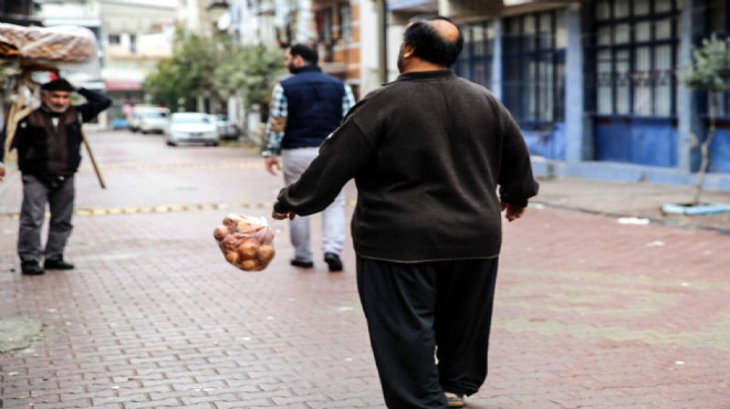 İzmir'de CHP'li belediyeler bedava soğan dağıttı!
