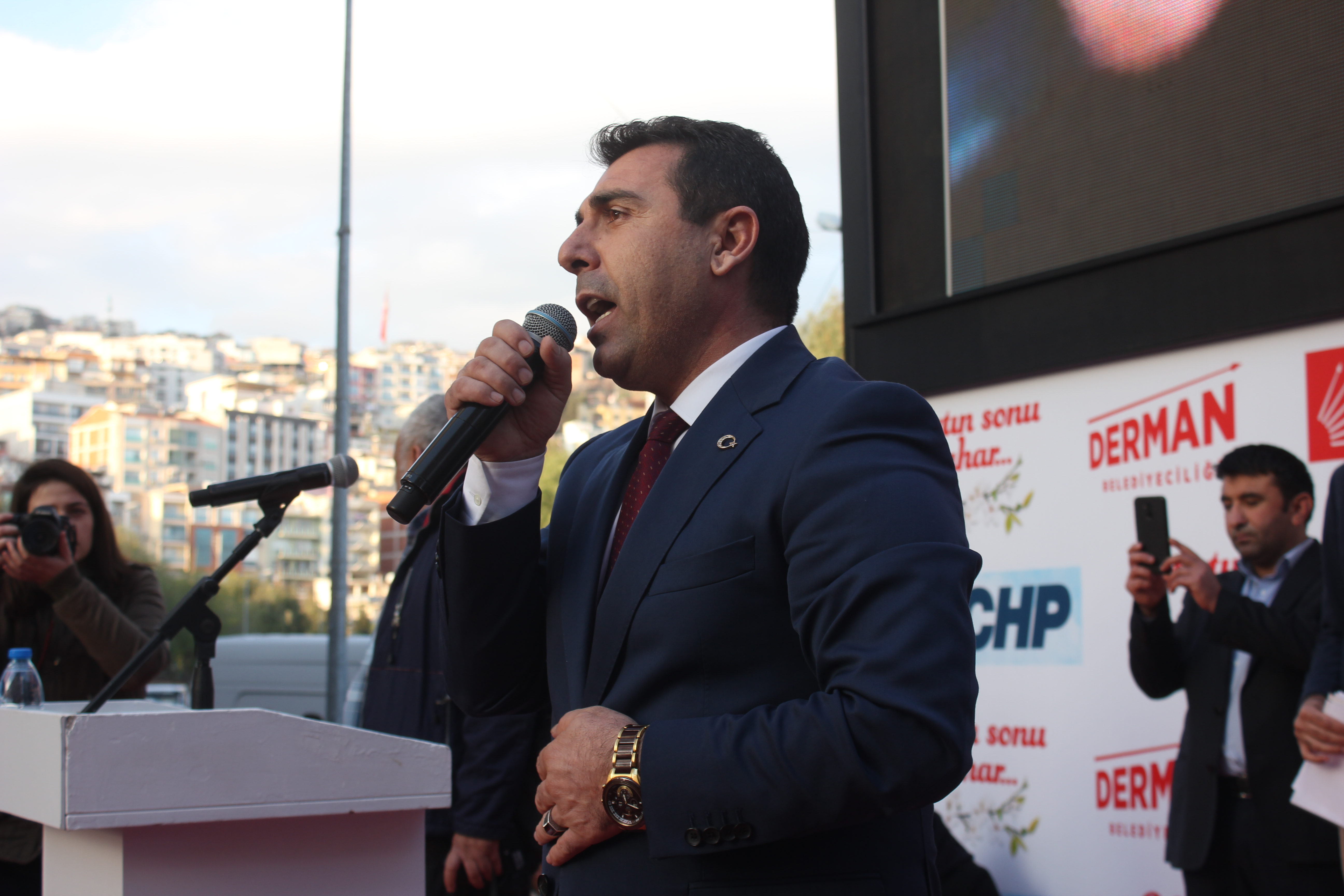 CHP&#039;li Sandal&#039;dan Bayraklı&#039;da gövde gösterisi