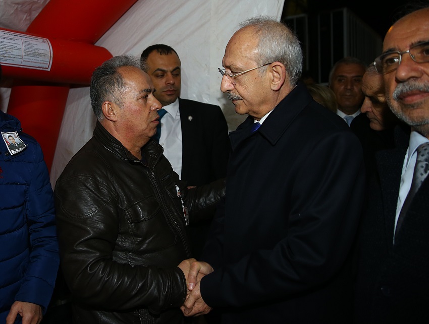 Kılıçdaroğlu şehit ailesini ziyaret etti