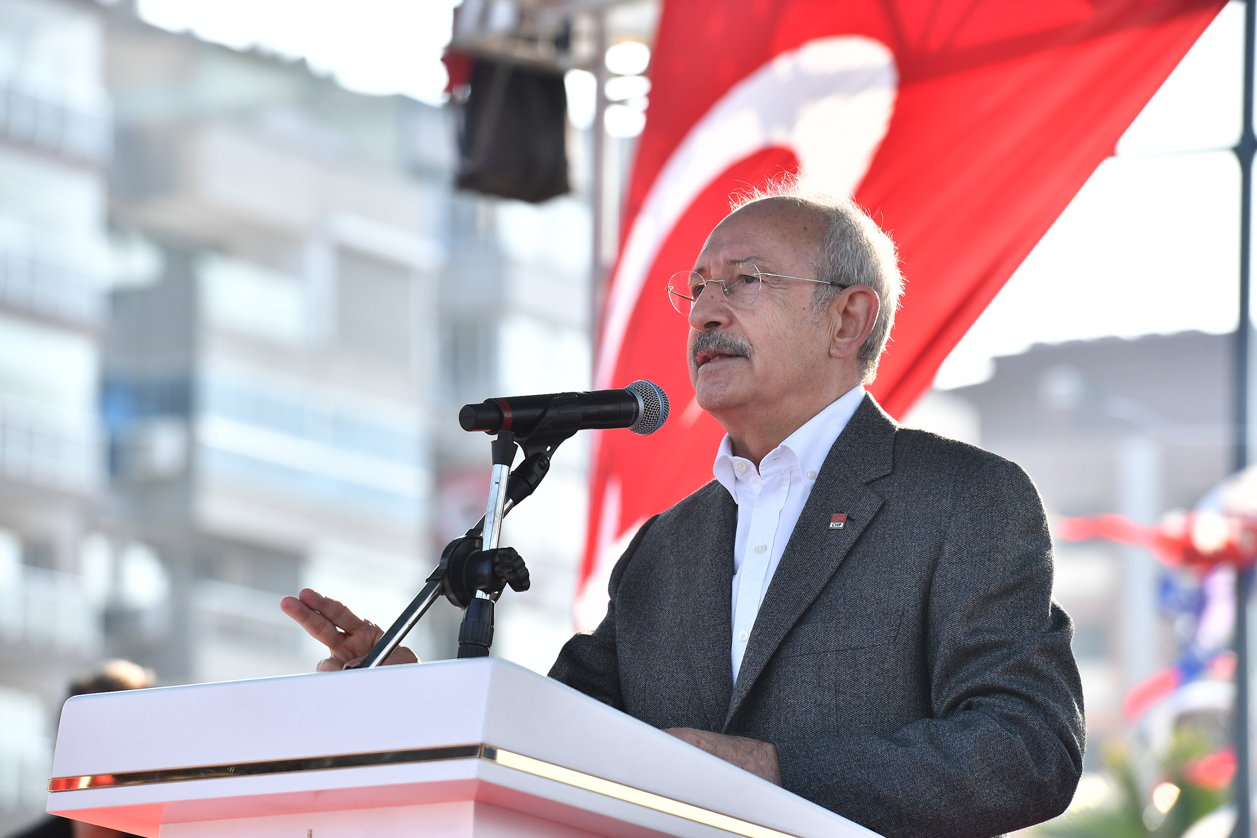 Kılıçdaroğlu&#039;ndan İzmir&#039;de miting gibi açılış