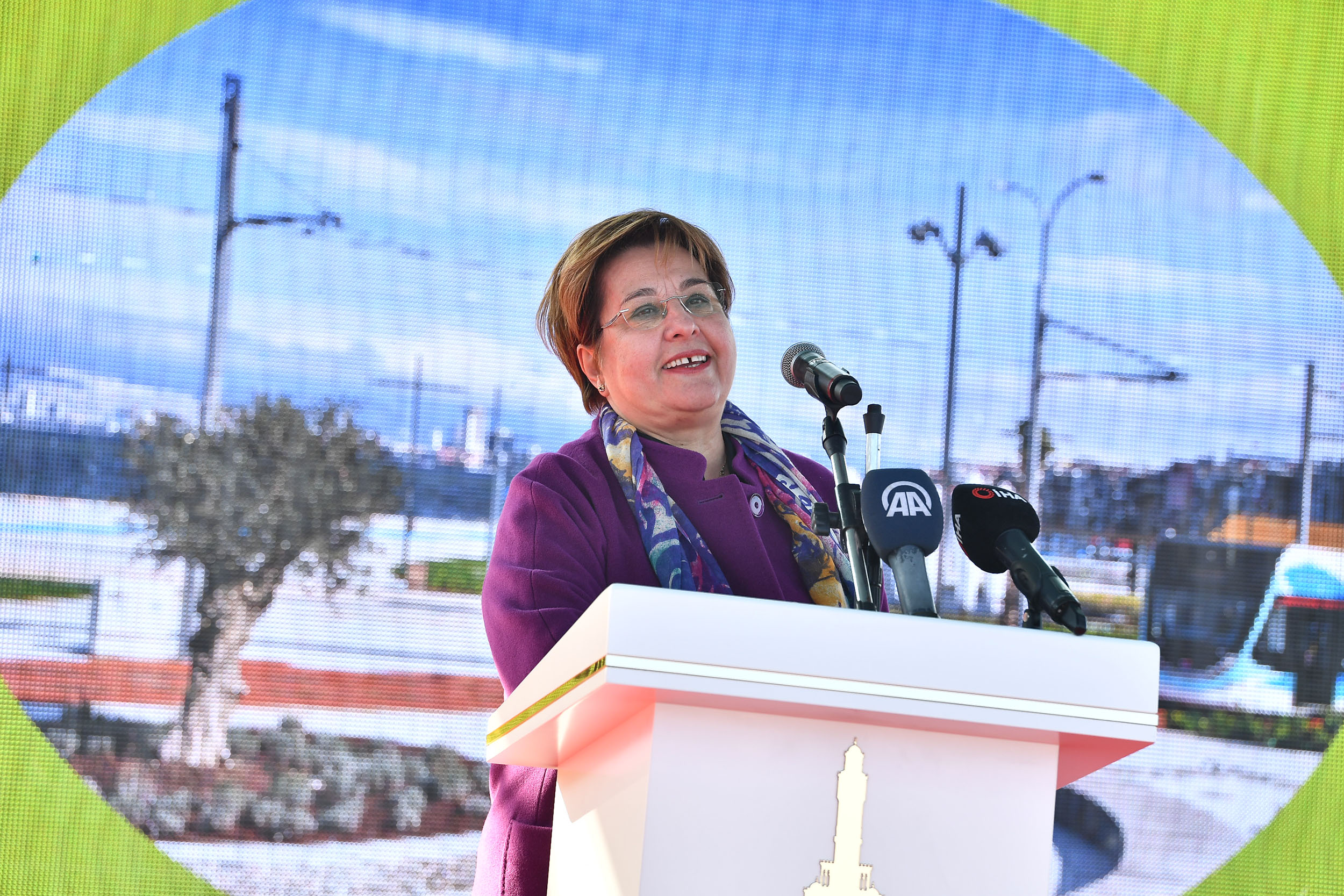 Kılıçdaroğlu&#039;ndan İzmir&#039;de miting gibi açılış