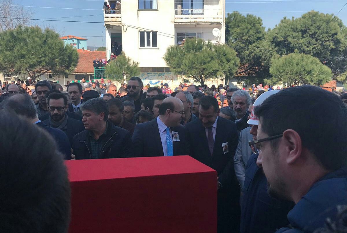 AKP&#039;li adaydan şehit cenazesine saygısızlık!