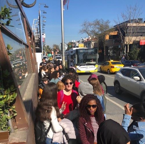 Nusret'ten sürpriz: Ücretsiz menü dağıtıyor
