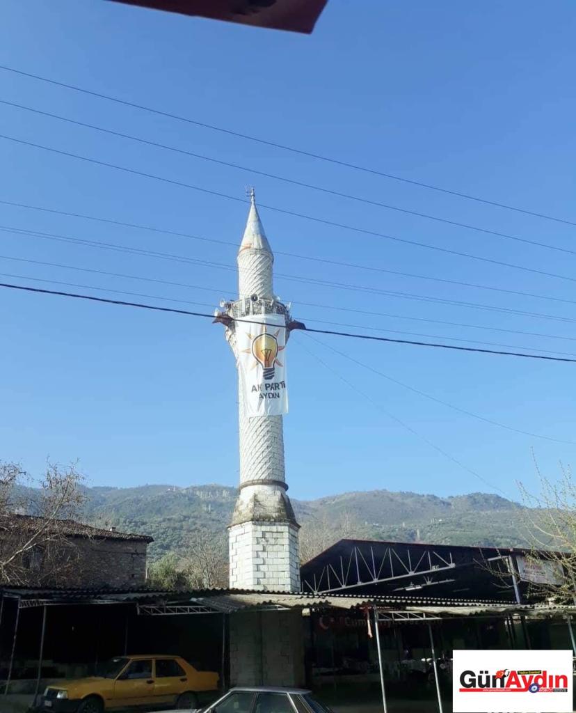 Cami minaresine AKP bayrağı astılar!