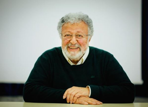 Metin Akpınar: Devrim lazım...