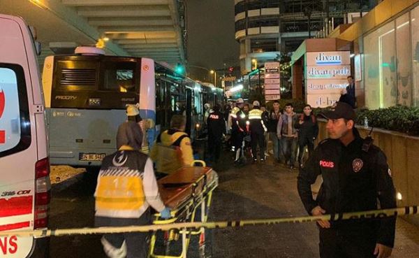 Mecidiyeköy&#039;de halk otobüsü kazası