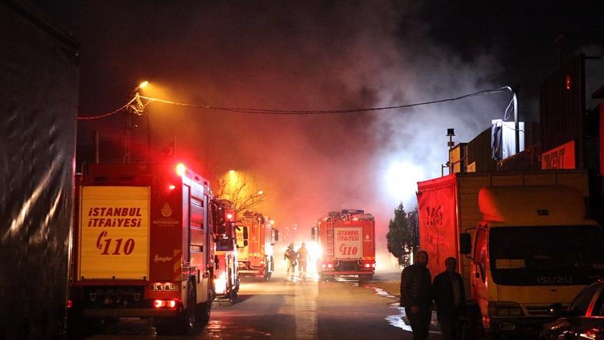 Kadıköy&#039;de yangın! Mahsur kalanlar var