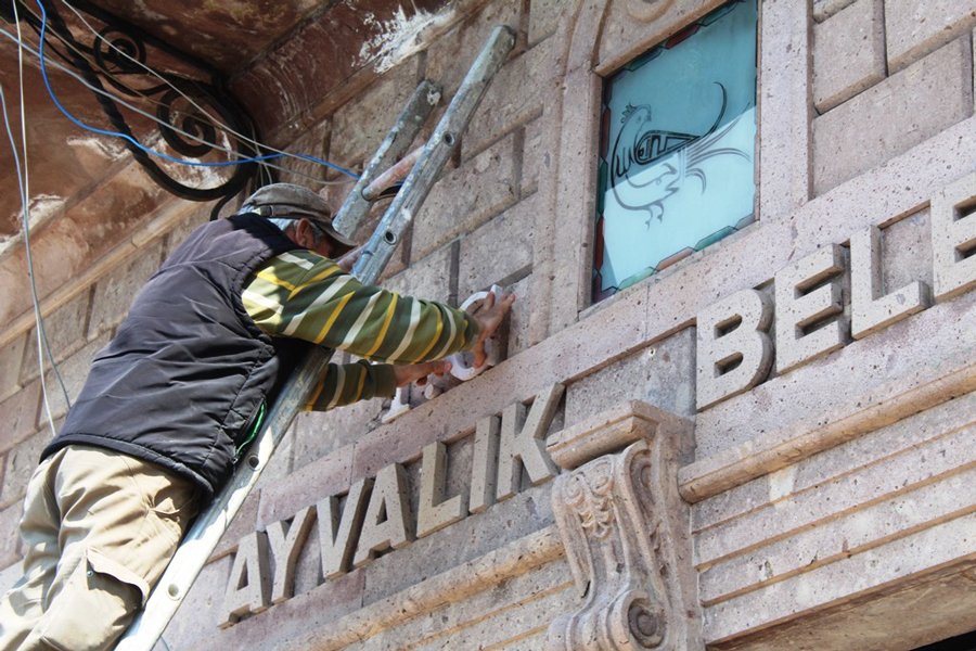Ayvalık Belediyesi de ‘T.C.’li oldu