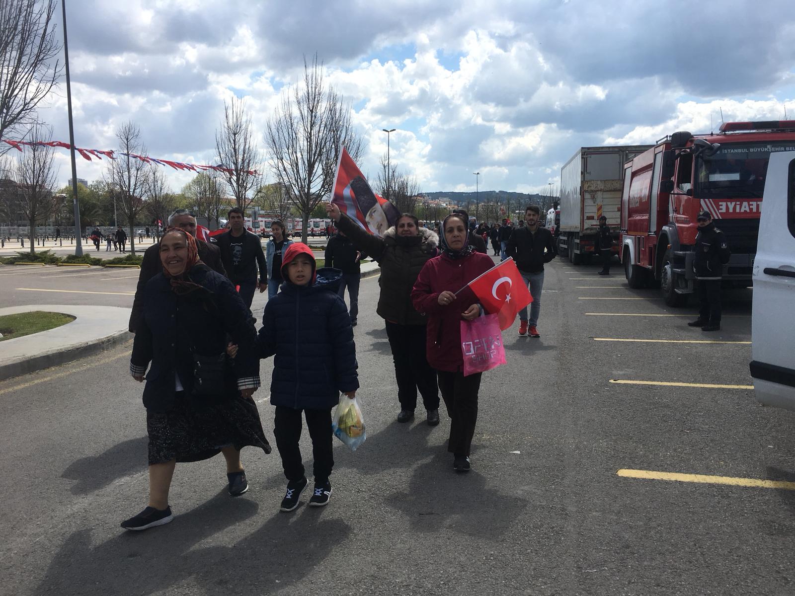 Maltepe mitinginde alkışlanacak karar: Şehitler nedeniyle oyun havası çalınmayacak