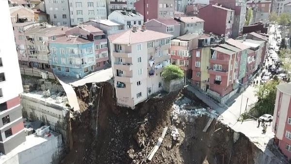 Kağıthane&#039;de bina çöktü