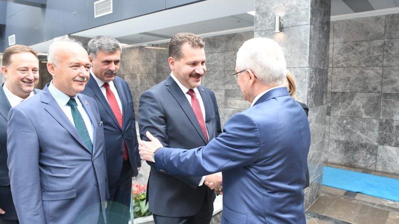 AKP&#039;li heyet, YSK Başkanı&#039;nı neden ziyaret etti?