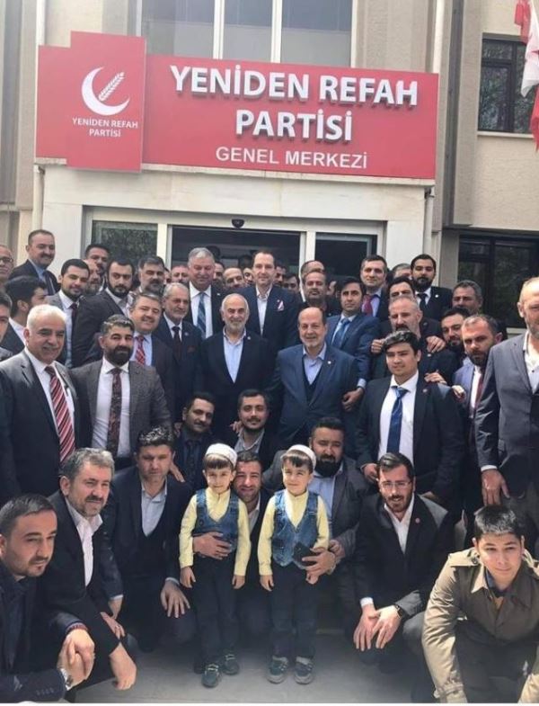 Fatih Erbakan&#039;dan genel merkez pozu